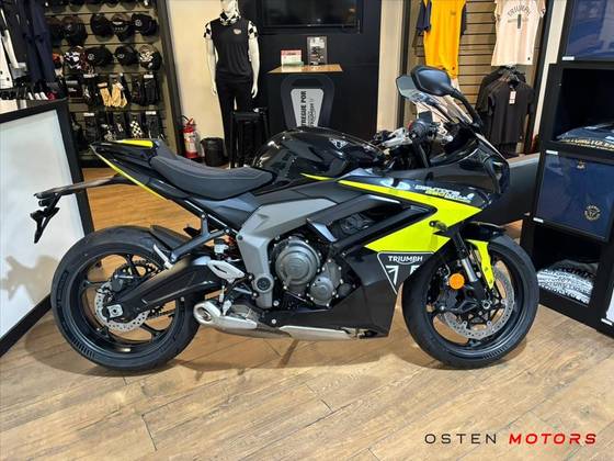 TRIUMPH DAYTONA 660 